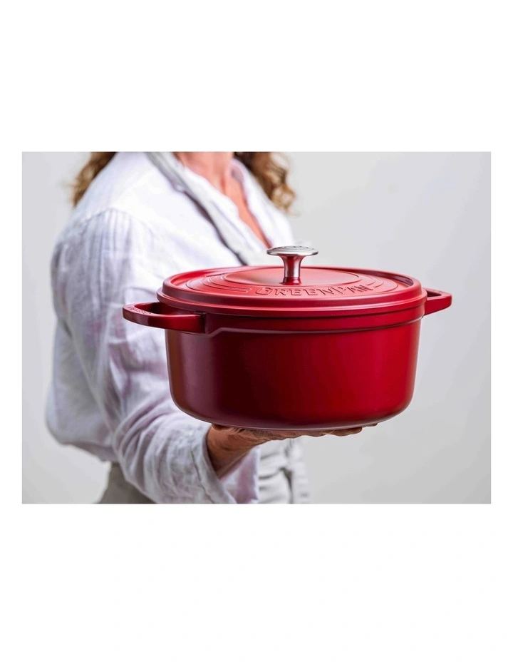 Featherweights Casserole 28cm/6.6L With Lid in Scarlet Red