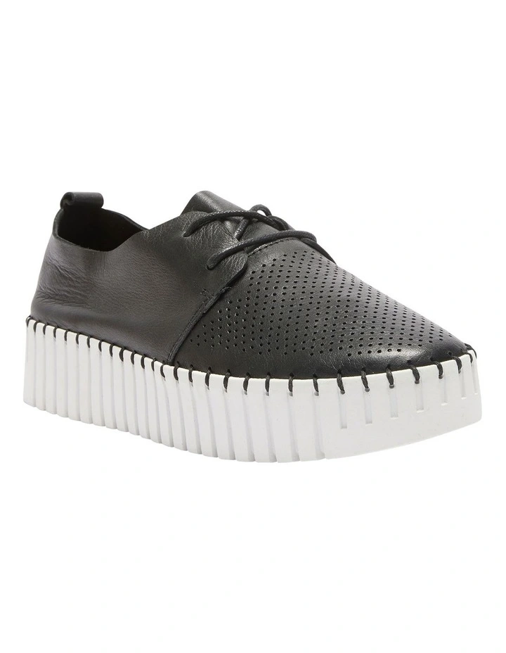 Central Sneakers in Black Leather
