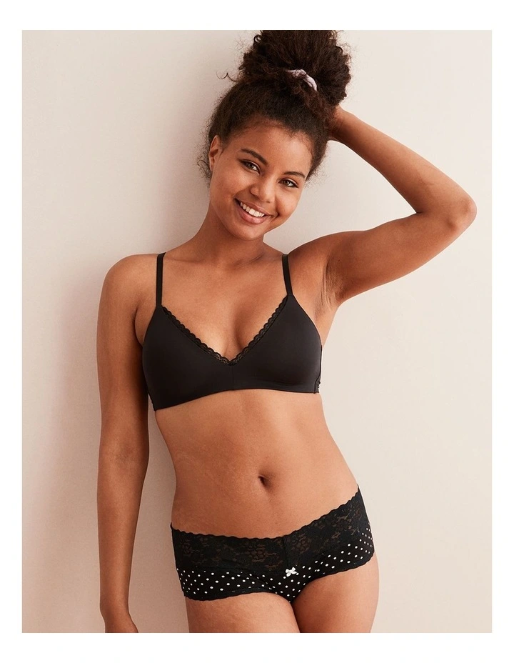 Real Happy Wireless Lightly Lined Bra in Black