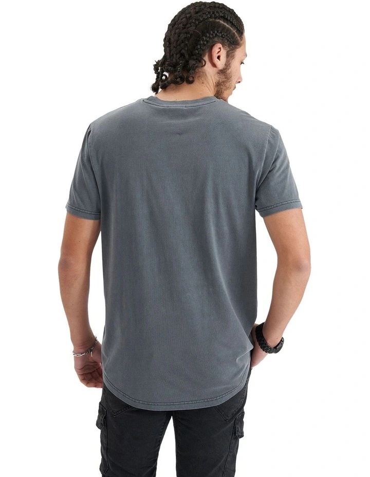 Blockade Dual Curved Tee in Pigment Castlerock