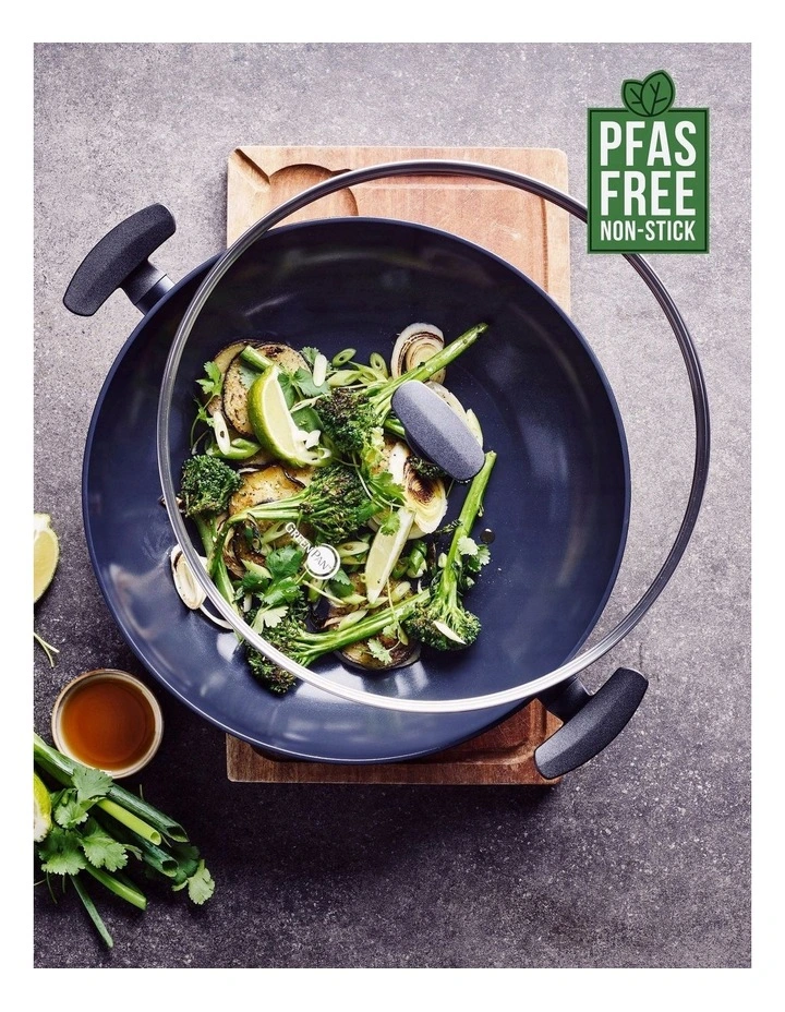 Smartshape Covered Wok 32cm 5.43L with 2 Side Handles in Black
