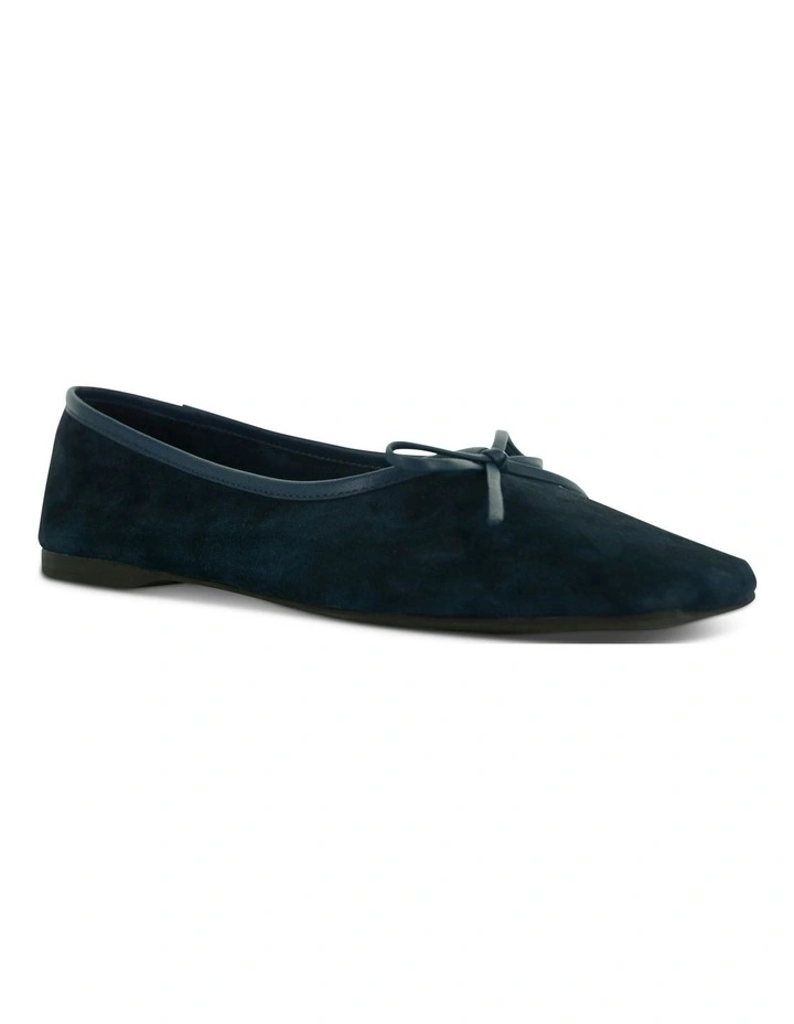 Becca IV Flats in Navy