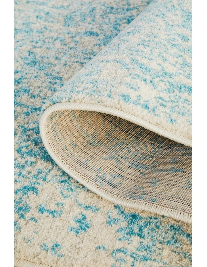 Evoke Glacier Transitional Rug in White Blue