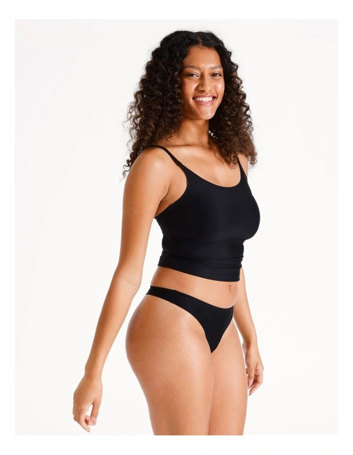 Smooth G-string in Black