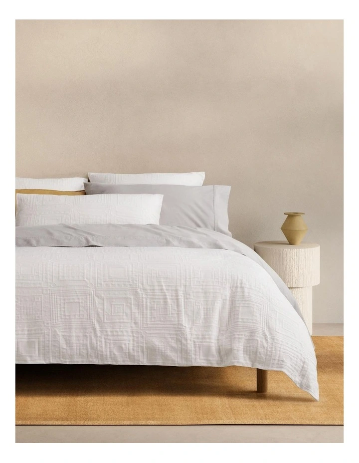 Mander Quilt Cover in White