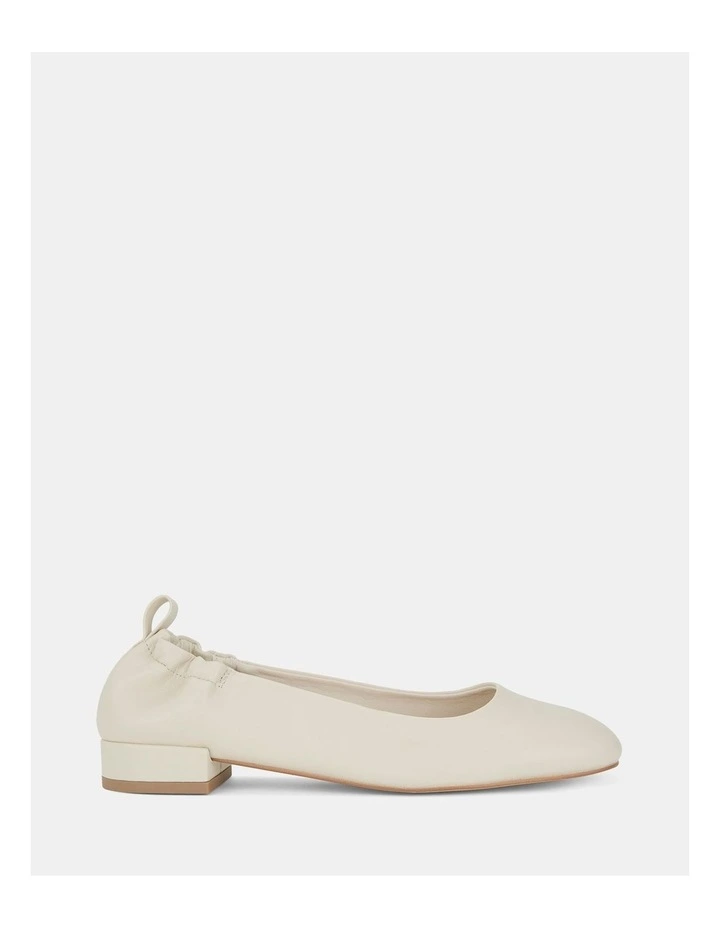 Cute Ballet Flats in Cream