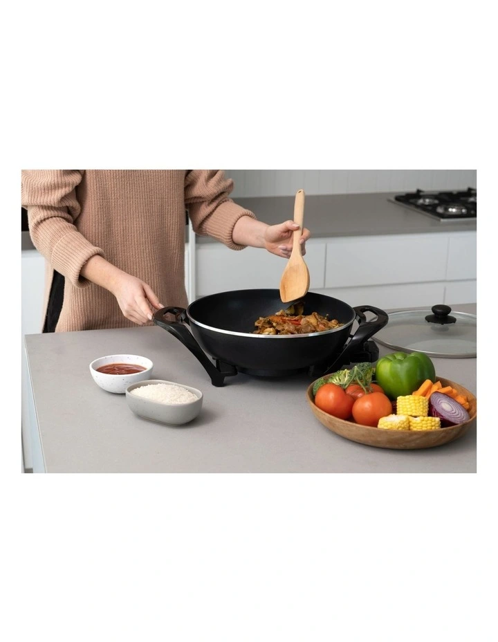 Large Electric Non-Stick Wok 4.5L in Black