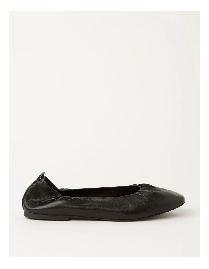 Alora Flat Shoe in Black