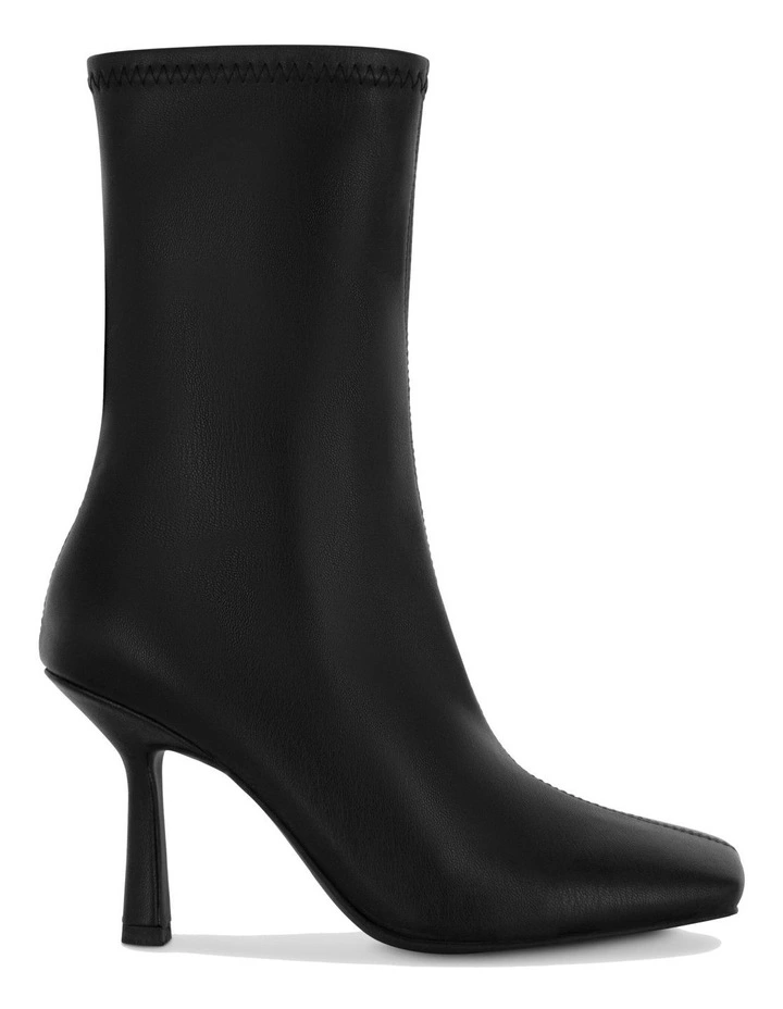 Sora Boots in Ebony