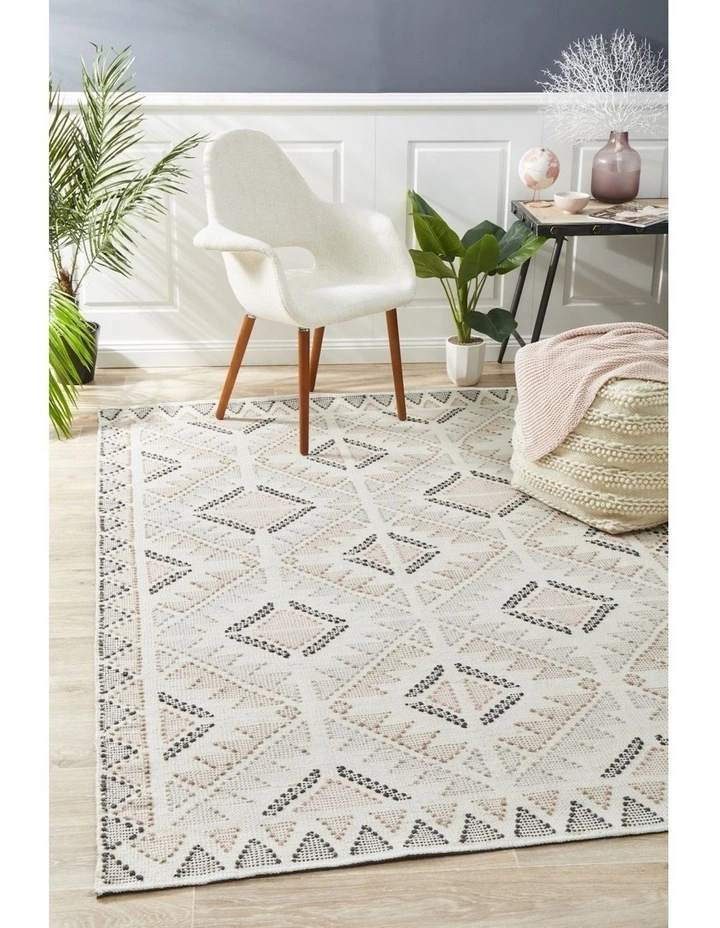 Vidya Peach Rug in White