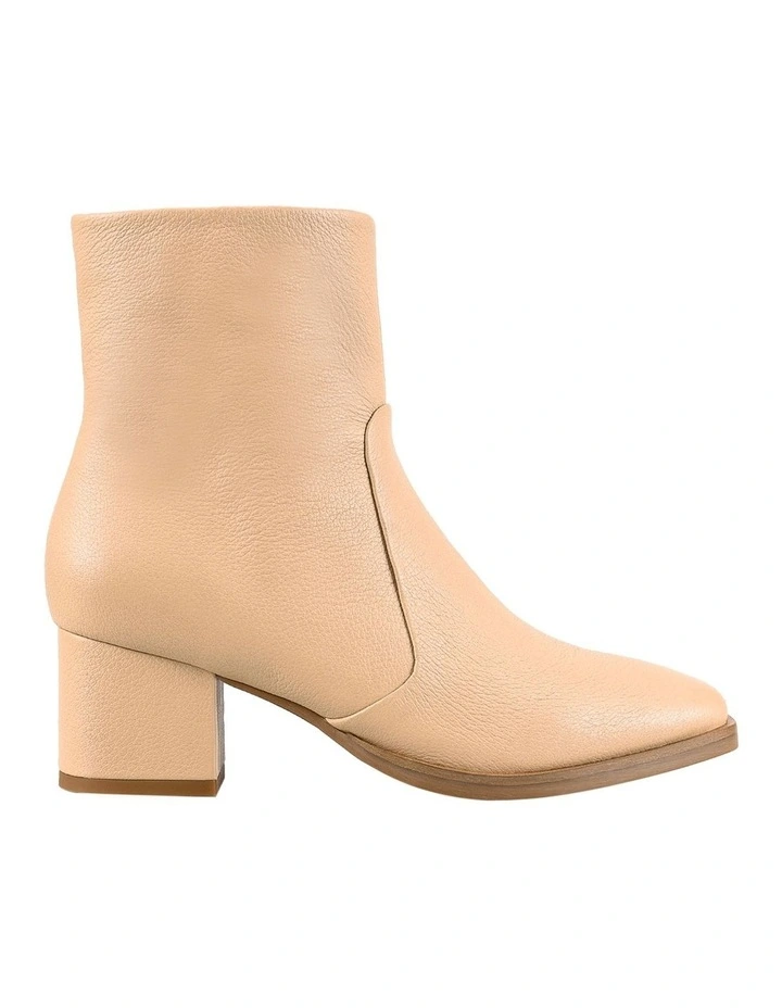 Steady Boot in Latte