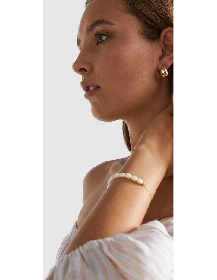 Adjustable Pearl Bracelet in Gold