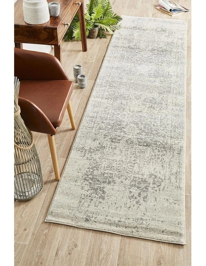 Evoke Dream Transitional Rug in White/Silver