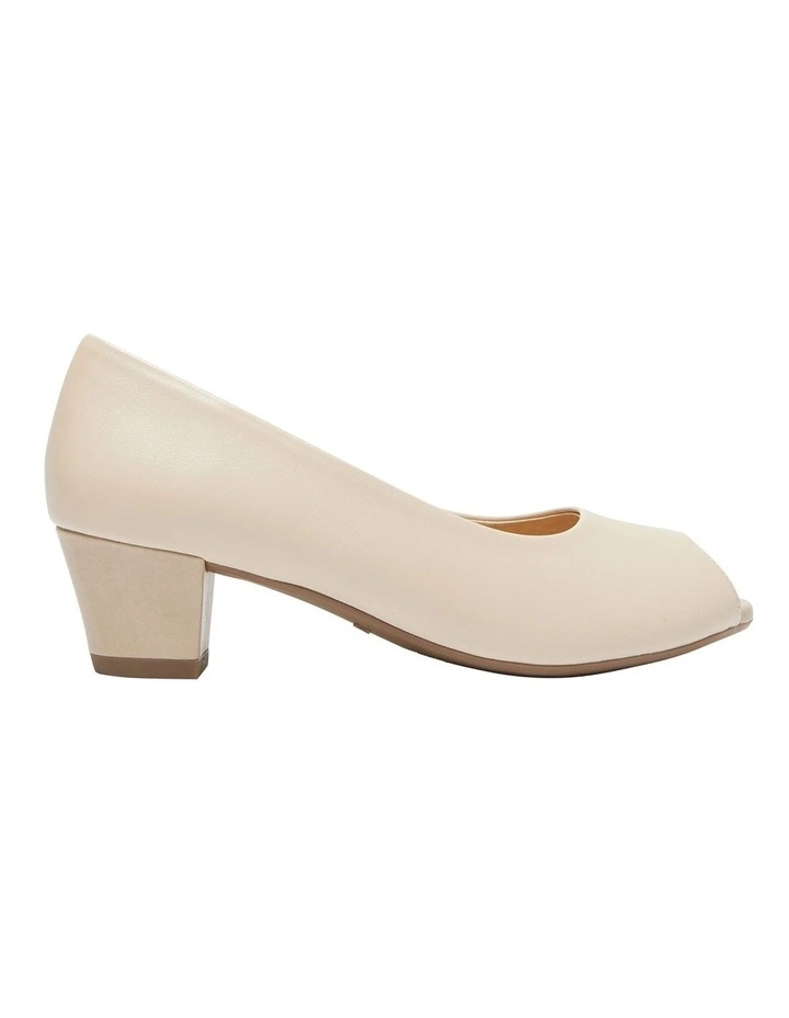 Hilary Heeled Shoes in Nude Leather