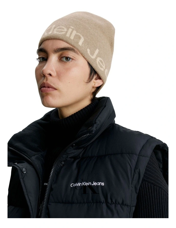 Logo Beanie in Plaza Taupe