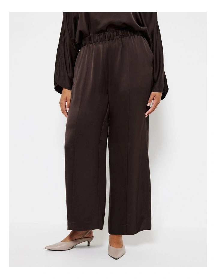 Pin Tuck Pull On Pant in Raisin