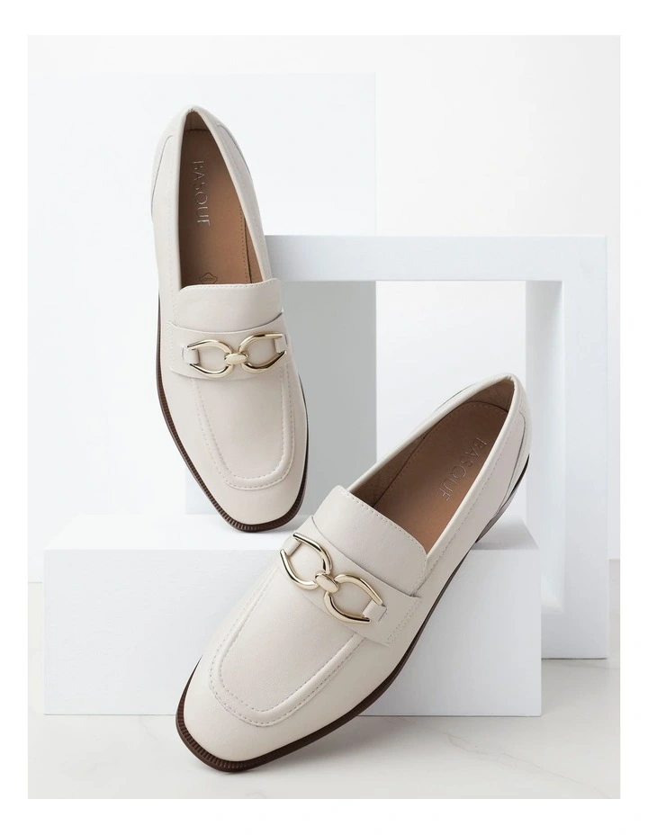 Wyatt Flat Shoe in Cream