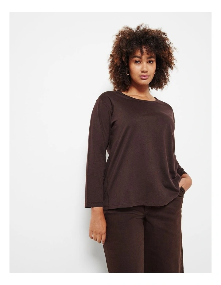The Long Sleeve T-shirt in Raisin