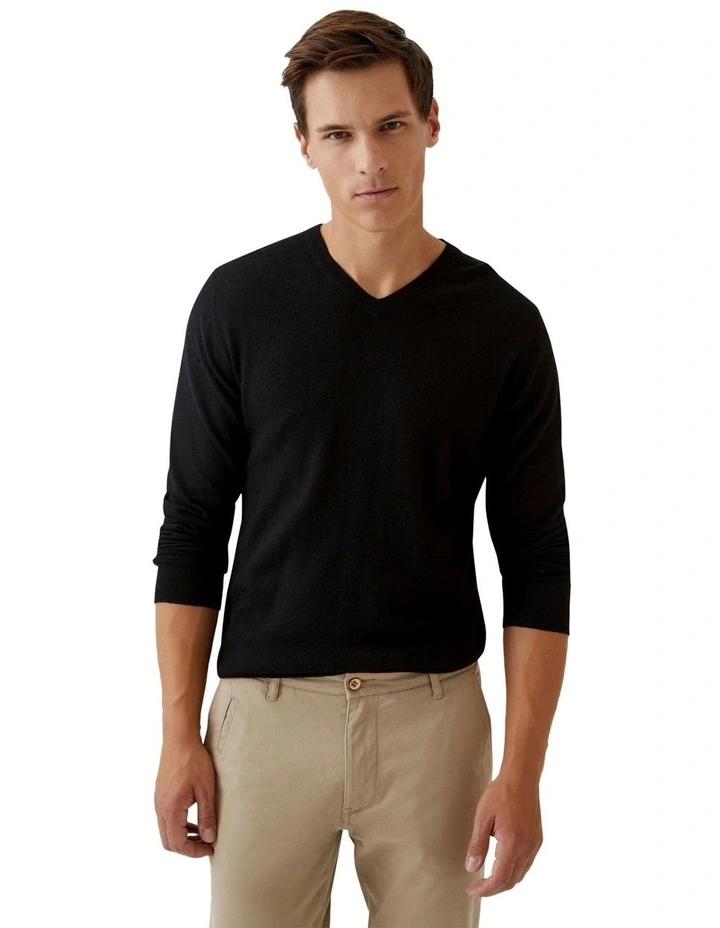 V-Neck Pure Merino Wool Pullover in Black