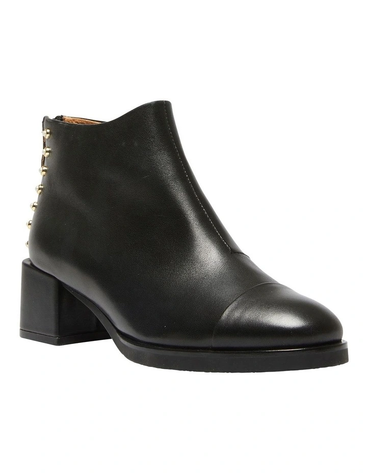 Aladdin Boots in Black