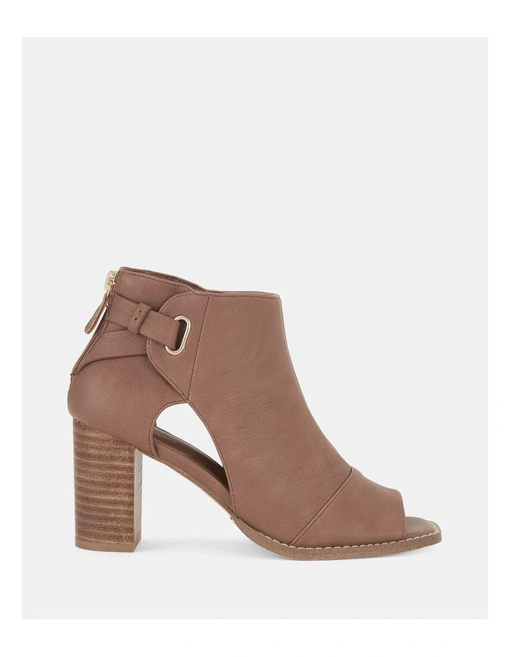 Facey Heel in Tan