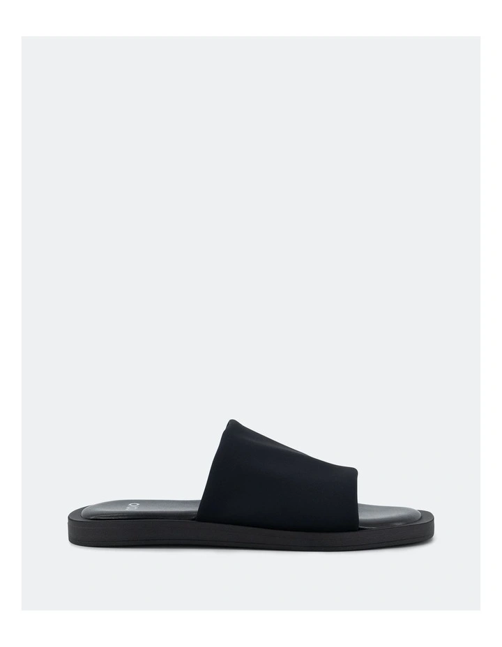 Vorage Flats in Black