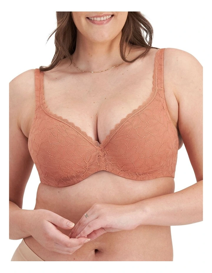 There Lace Contour Bra in Lie To Me