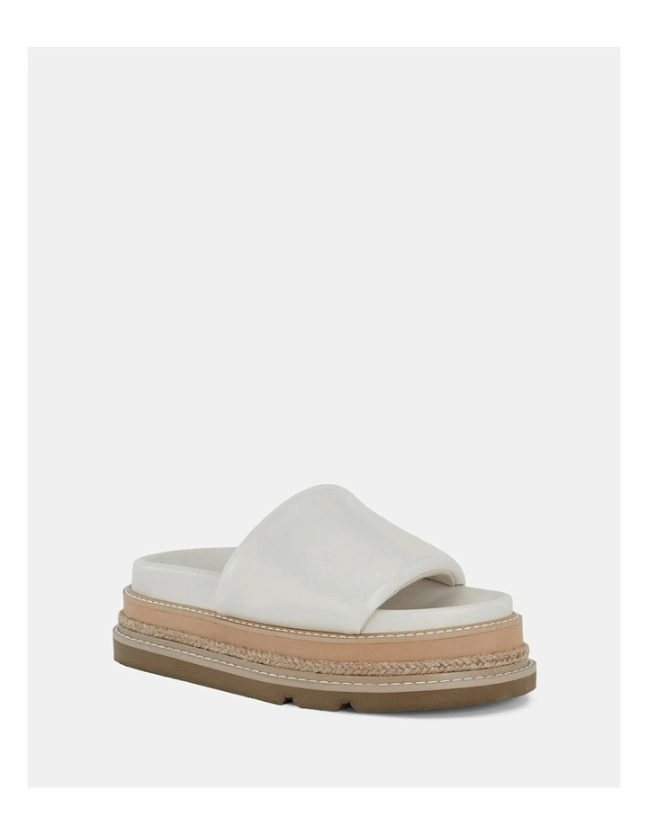 Serrata Thongs in Cream