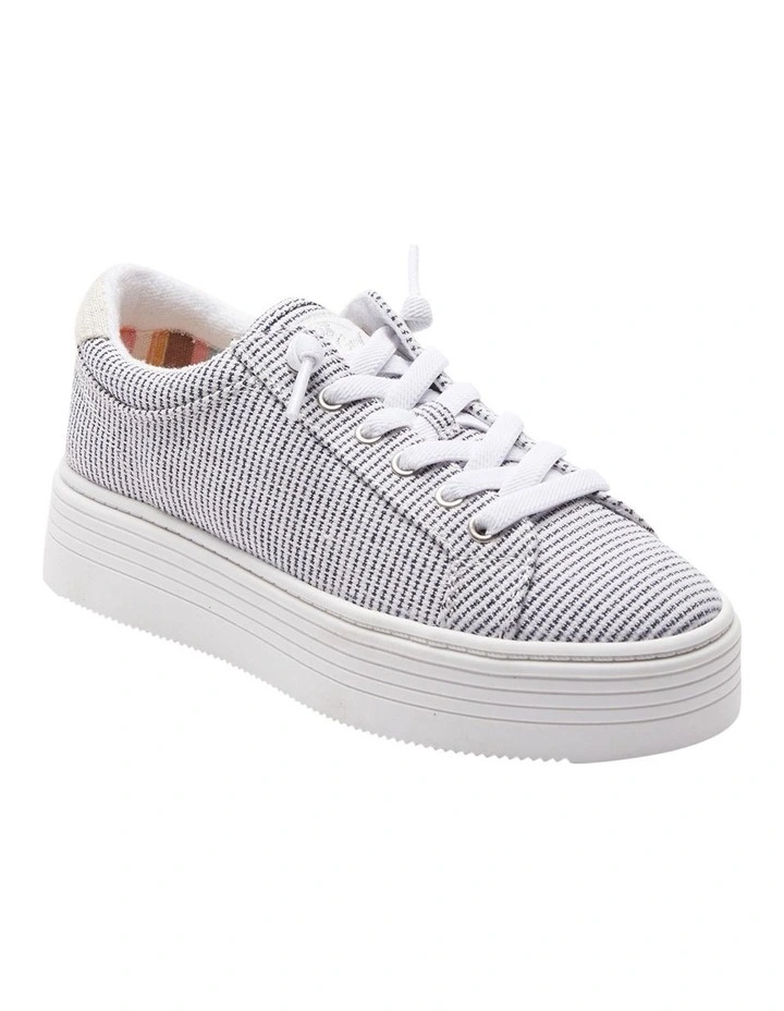 Sheilahh Mid-Top Shoes in Navy/White