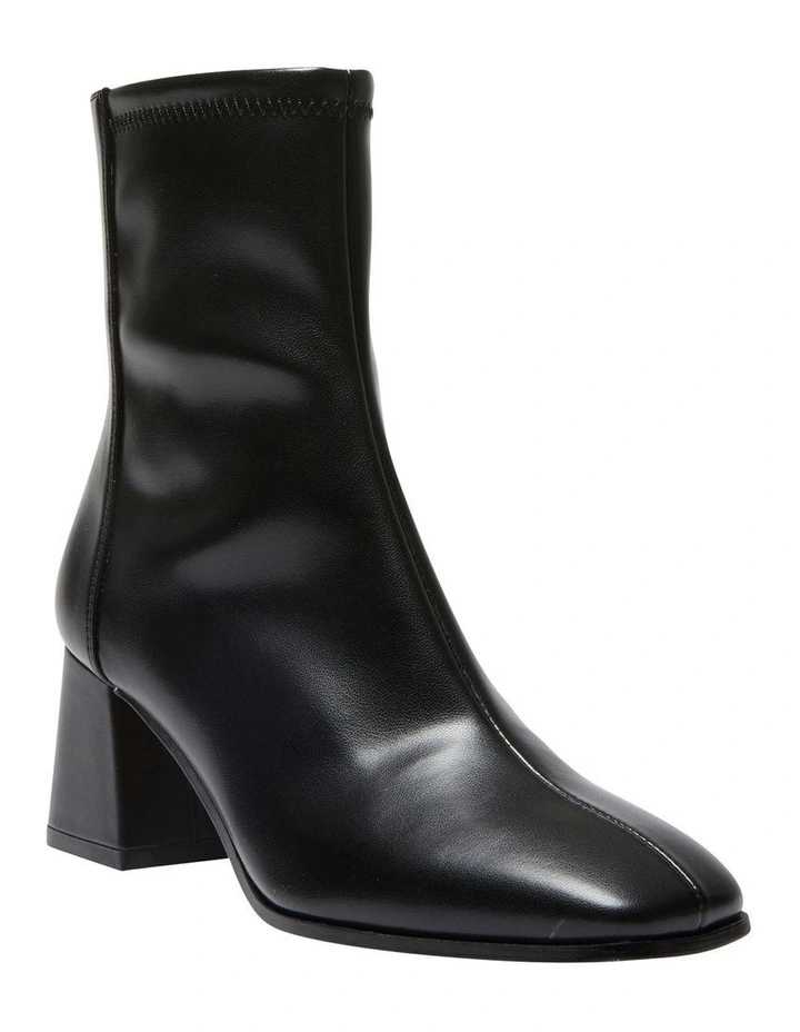 Hampton Boots in Black Stretch