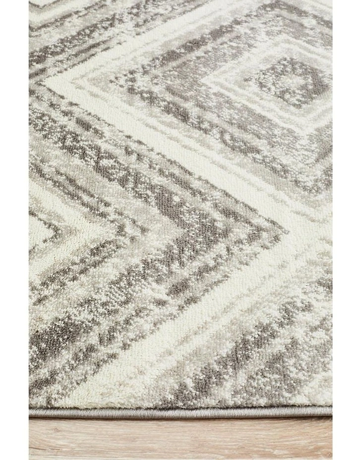 Sabrina Geo Diamonds Rug in Silver Grey
