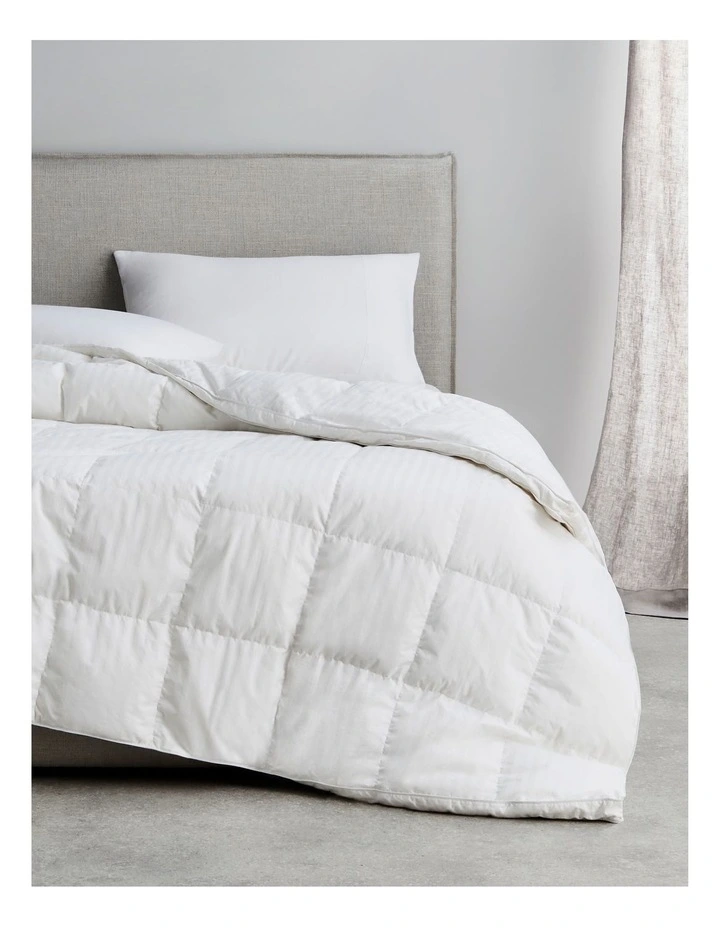 Deluxe Feather & Down Quilt in White