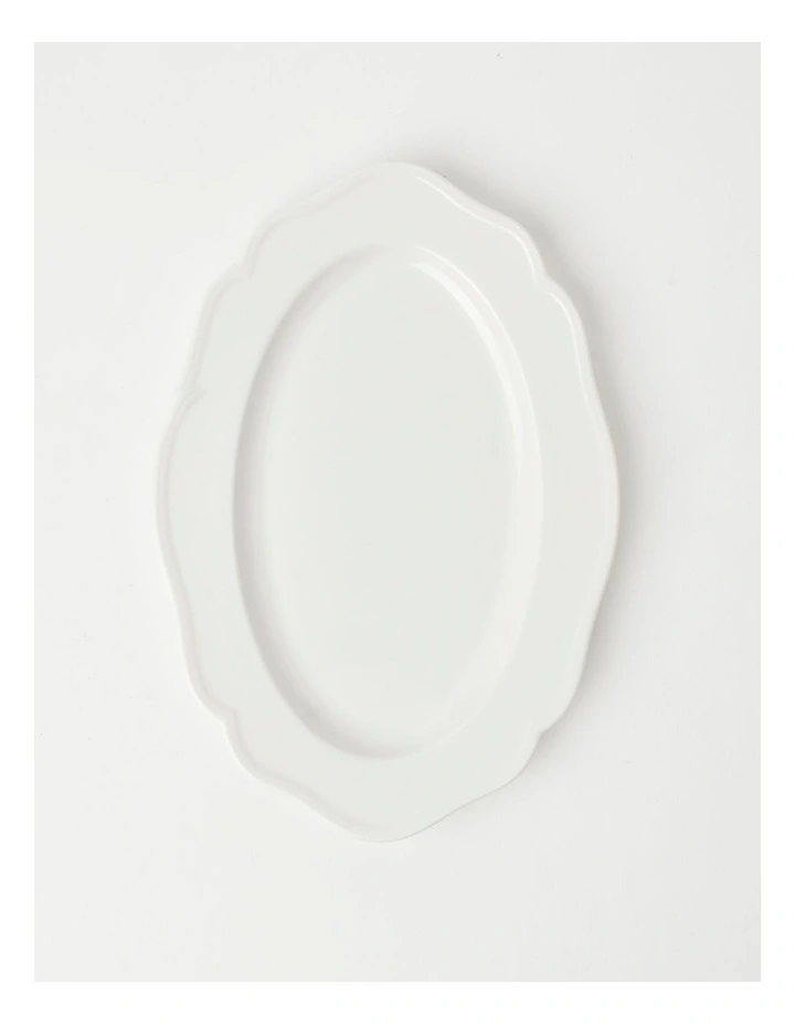Scalloped Oval Plate in White