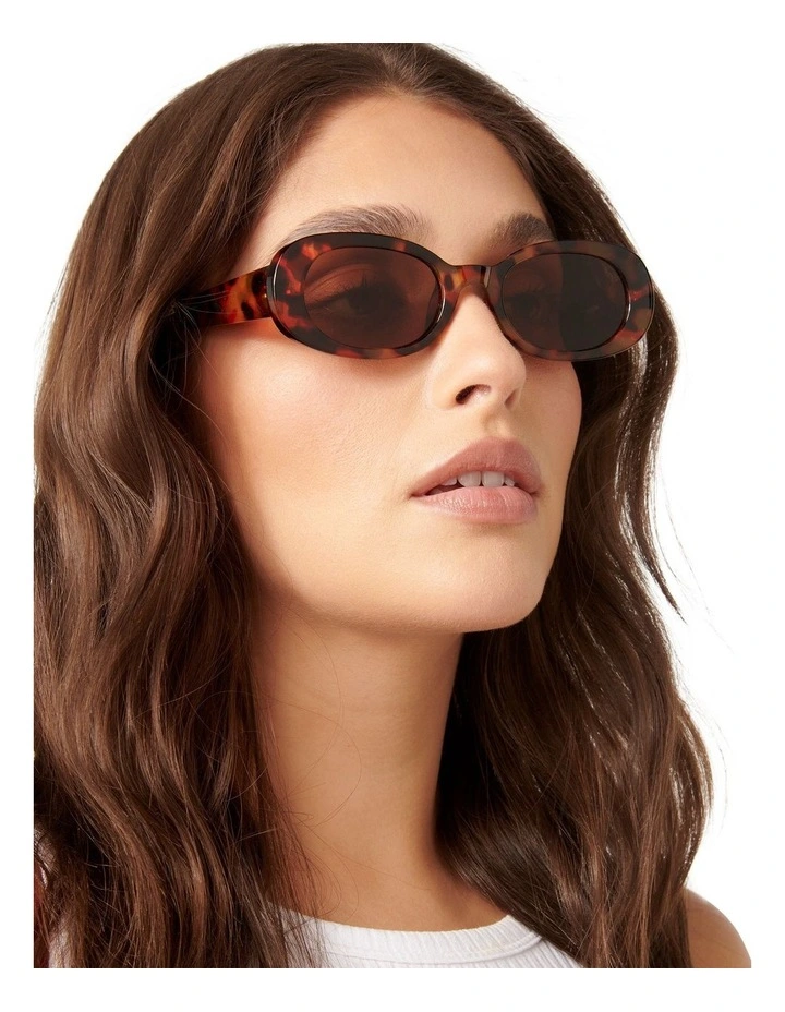Lucia Rounded Sunglasses in Brown Multi