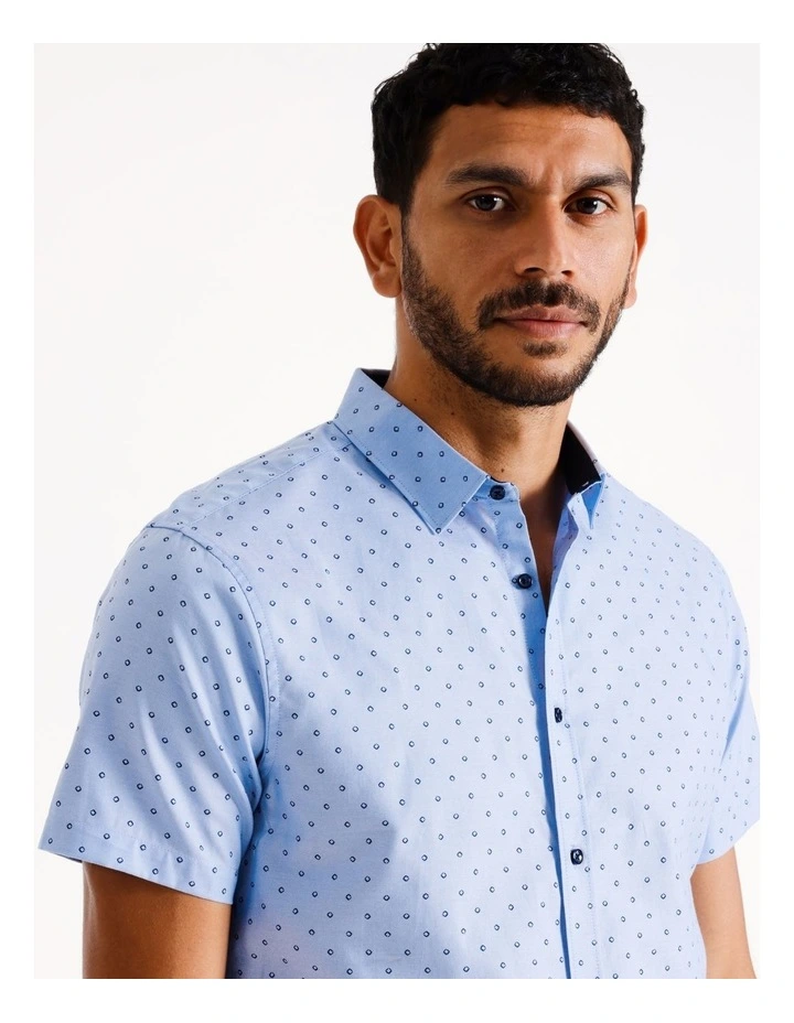 Malakai Geo Print Short Sleeve Relaxed Shirt in Blue