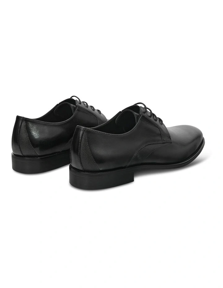 Bourne Dress Shoe in Black