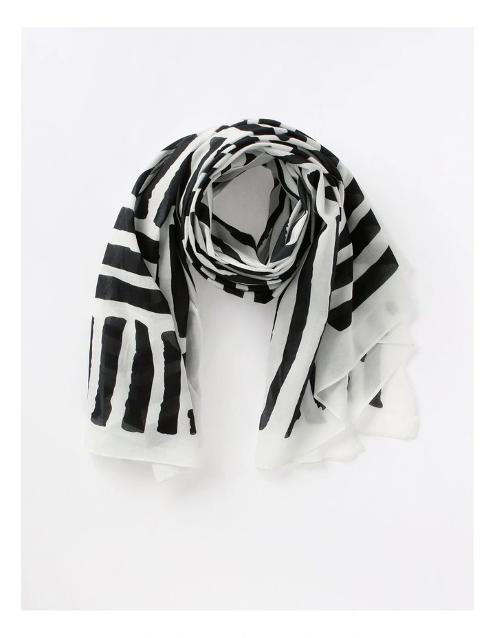 Printed Scarf in Black/White