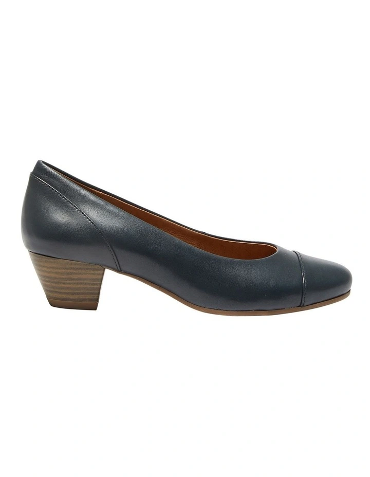 Acton Heeled Leather Shoes in Navy