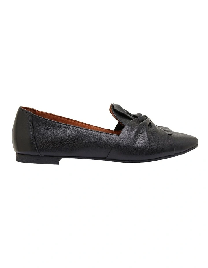 Rosco Flat Shoes in Black Leather