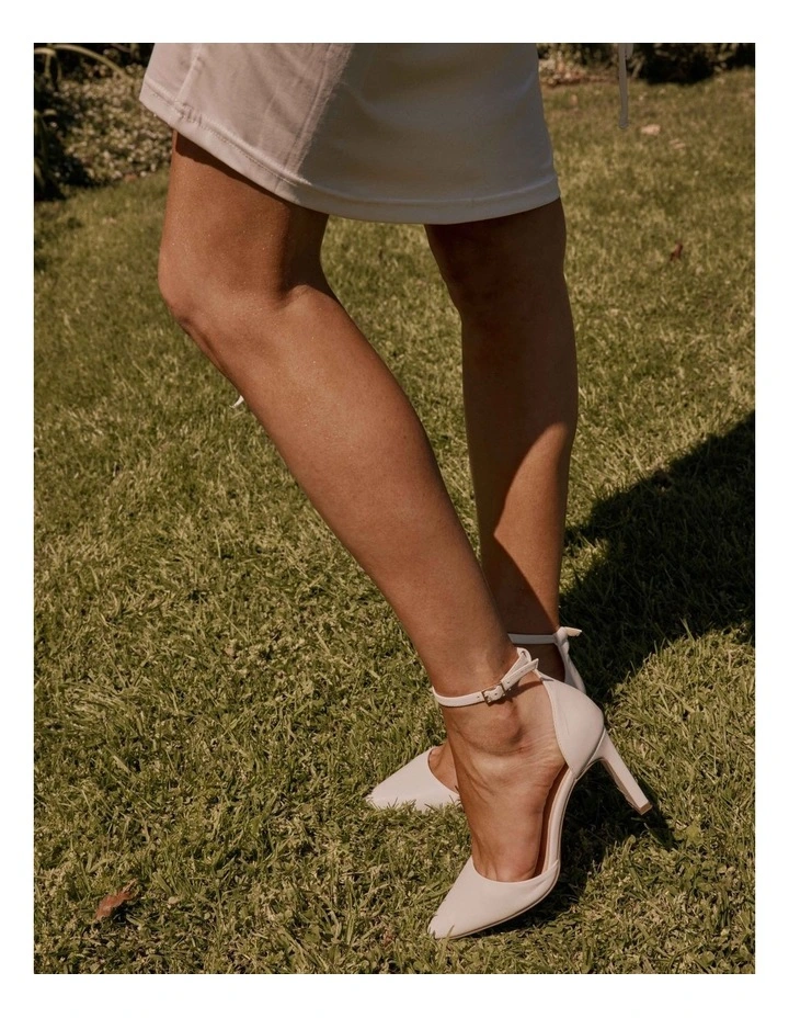 Kitra Closed Toe Heels in Silver