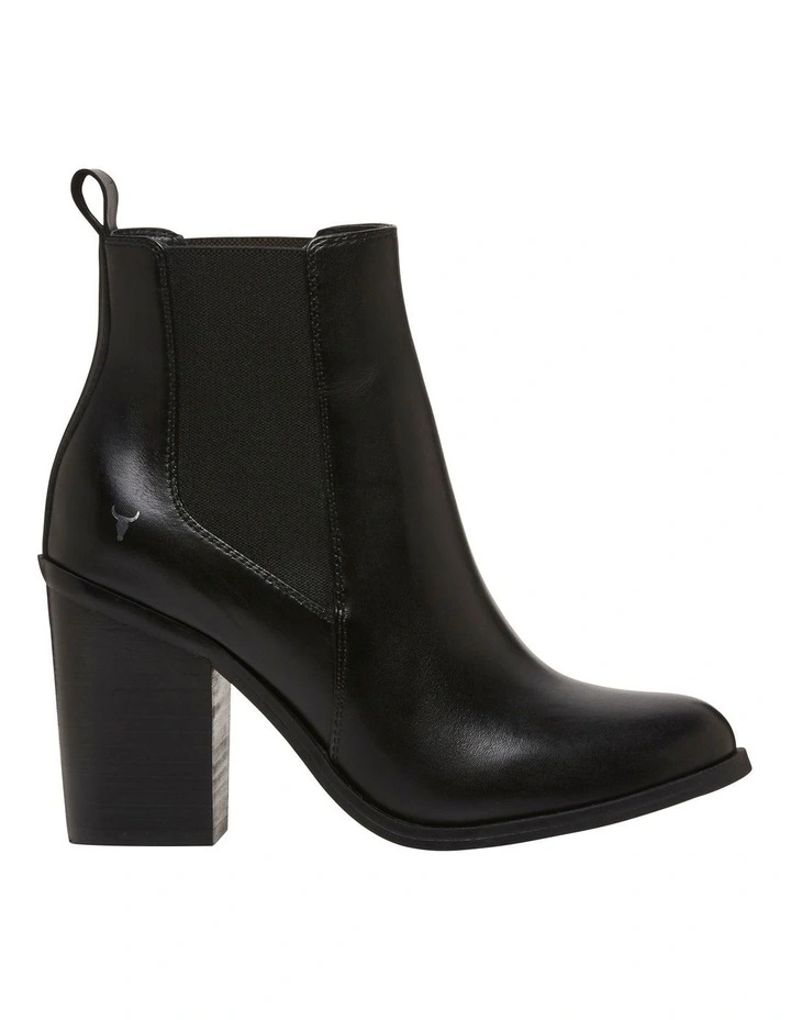 Lille Heeled Chelsea Boot in Black