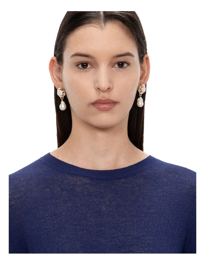 Drop Earring in Pearl