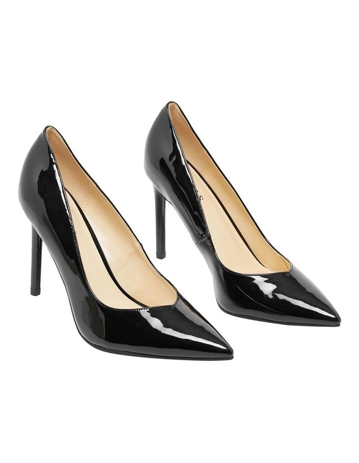 Speaks Pumps in Black