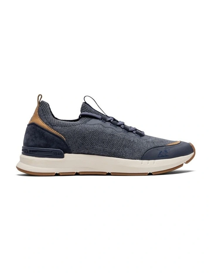 Runner Flow Sneaker in Denim