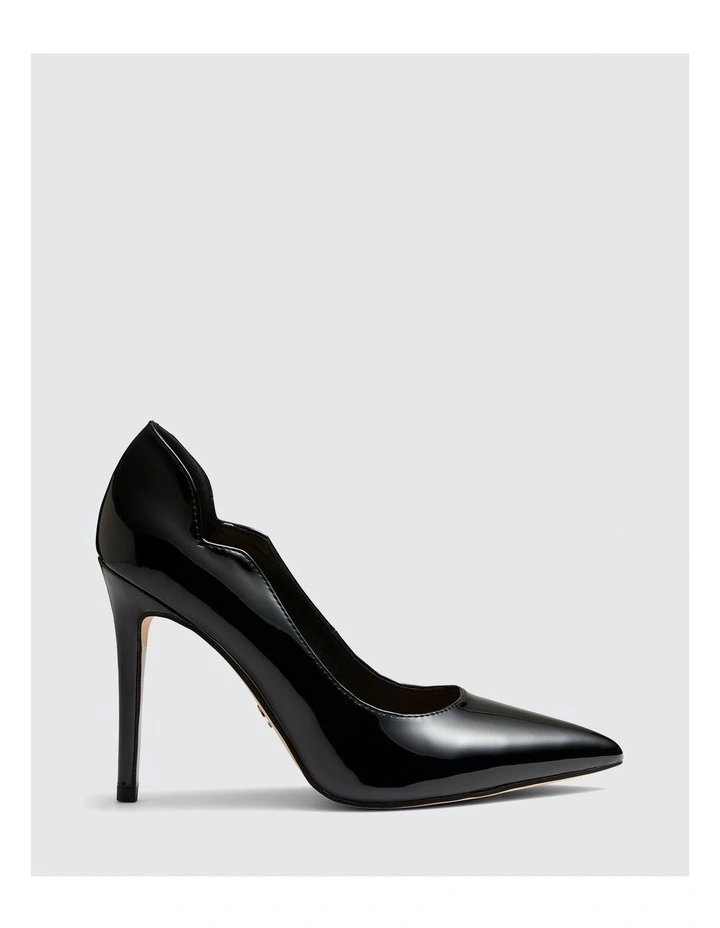 Inisa Pumps in Black Patent