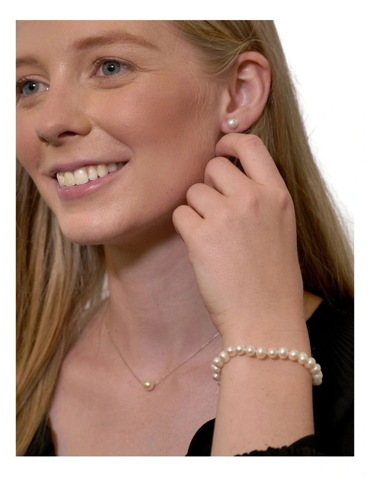 Minimalist Sliding White Pearl Pendant Necklace