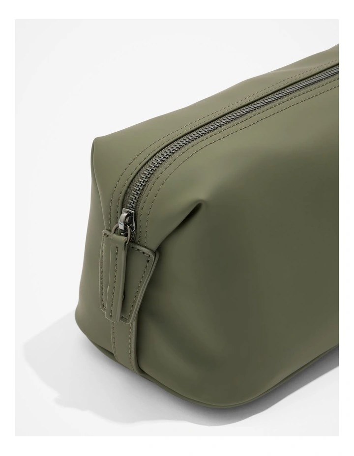 Recycled Blend Logo Wash Bag in Dark Olive