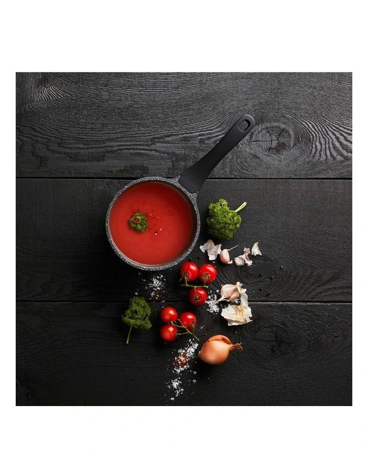 Classic Non-Stick Saucepan with Lid 16cm/1.5L in Black