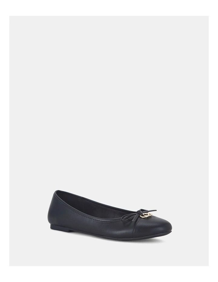 Captive Ballet Flats in Black