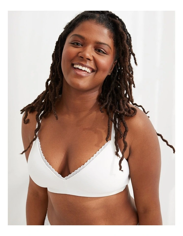 Real Happy Wireless Lightly Lined Bra in White